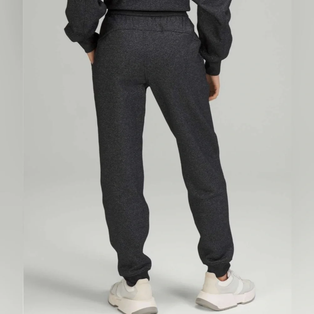Lululemon Scuba High-Rise Jogger *Sparkle
Black Sz 4 - Picture 2 of 9